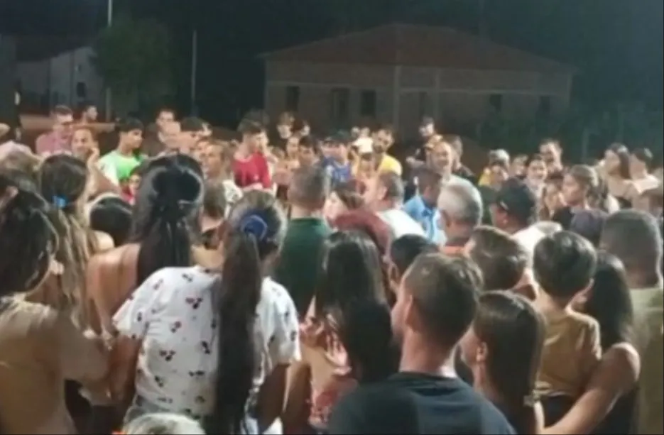 Popular cobra prefeita de Livramento por educação: “não promete o que não faz”, que rebate: “você precisa entender o que é uma licitação”