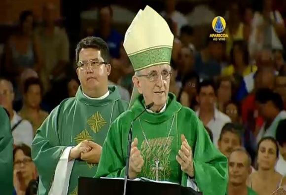 Bispo Dom Armando Bucciol celebra missa no santuário de Aparecida
