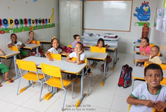 Comunidade da Rua do Areião se mobiliza contra fechamento da única escola da localidade