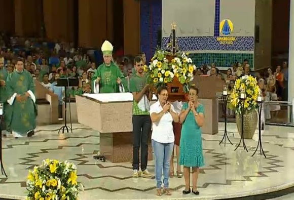 Bispo Dom Armando Bucciol celebra missa no santuário de Aparecida