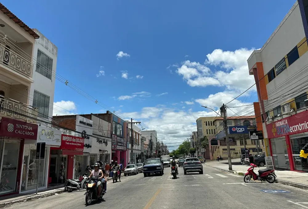 Quinteto de mulheres realiza furtos no centro comercial de Brumado