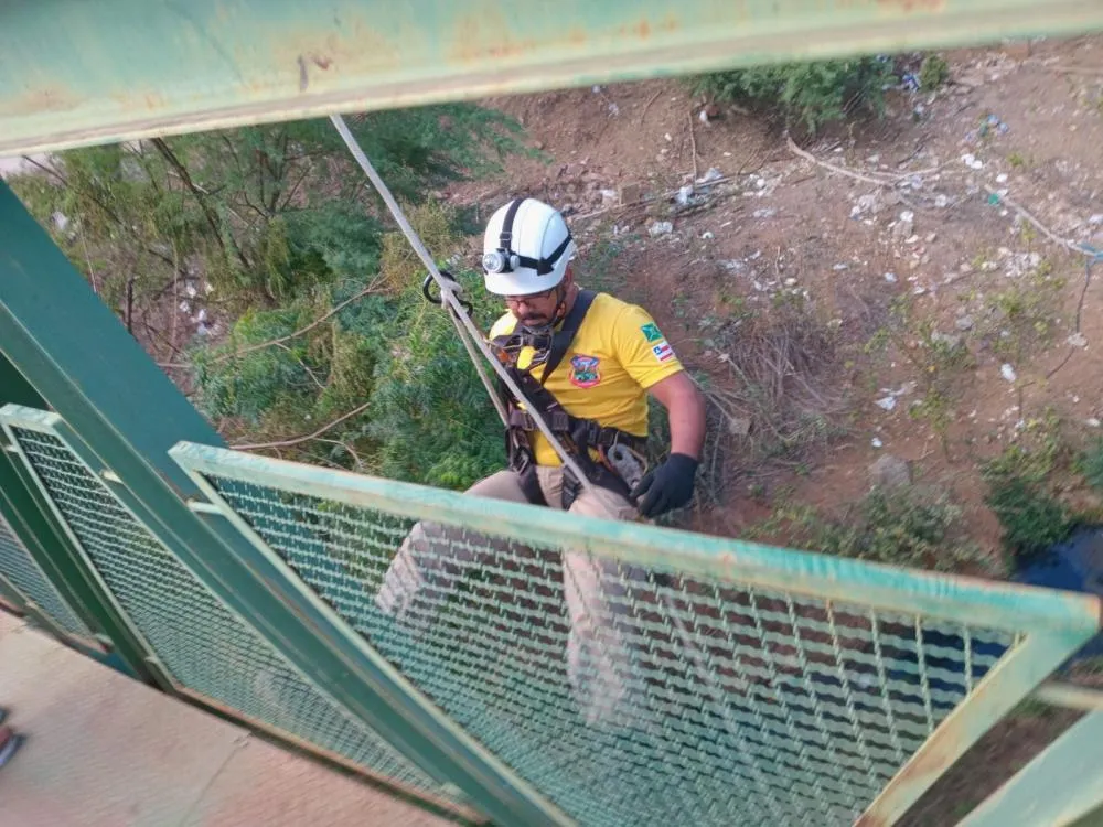 Brigada GASA recebe novos equipamentos e já realiza treinamento com rapel na ponte do Taquari!