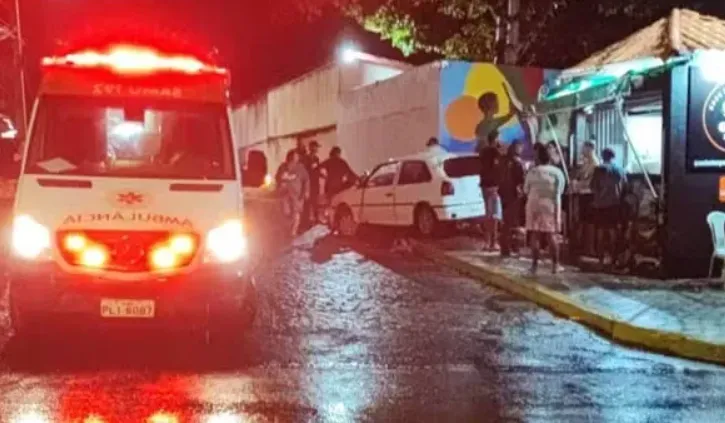 Motorista embriagado e sem CNH atropela três pessoas em trailer de lanches no sul da Bahia