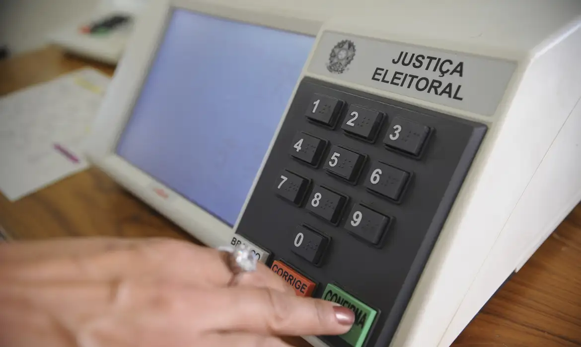 TRE-BA inicia convocação de cerca de 140 mil mesários para atuar nas Eleições 2026