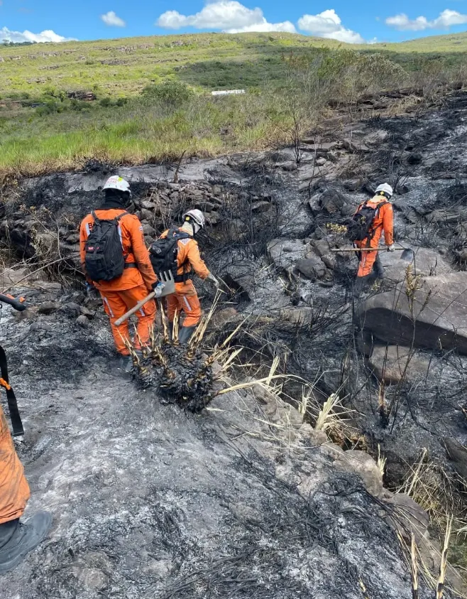 Incêndio na região do Pai Inácio é controlado após 48 horas de combate