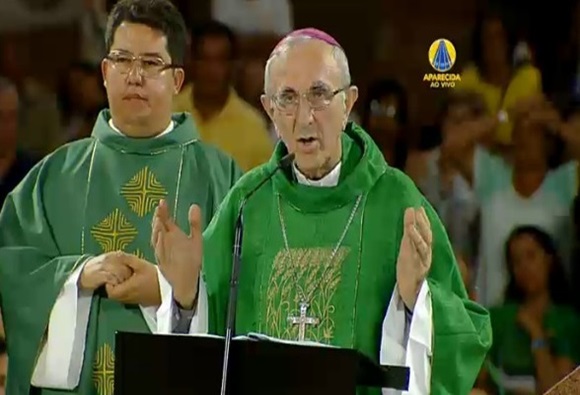 Bispo Dom Armando Bucciol celebra missa no santuário de Aparecida