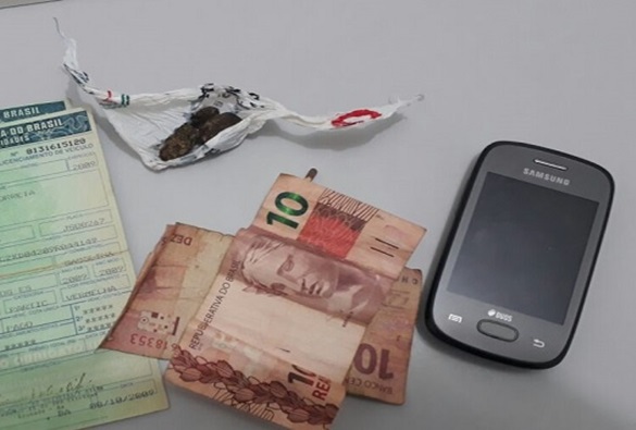 Livramento: Andarilho é detido pela PM com maconha e moto irregular