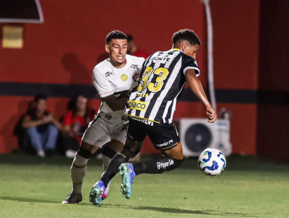 Vitória perde em casa para o Santos em disputa do Brasileirão
