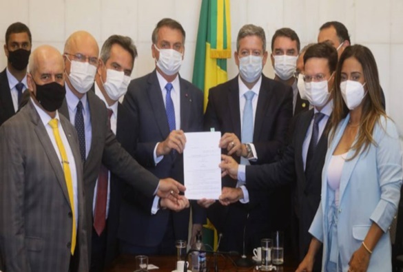 Presidente entrega medida provisória do novo Bolsa Família