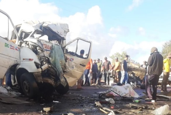 Acidente na BR-030 deixou mortos e feridos próximo ao trevo de Lagoa Real