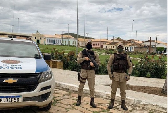 Homem com mandado de prisão em aberto é preso em Rio de Contas