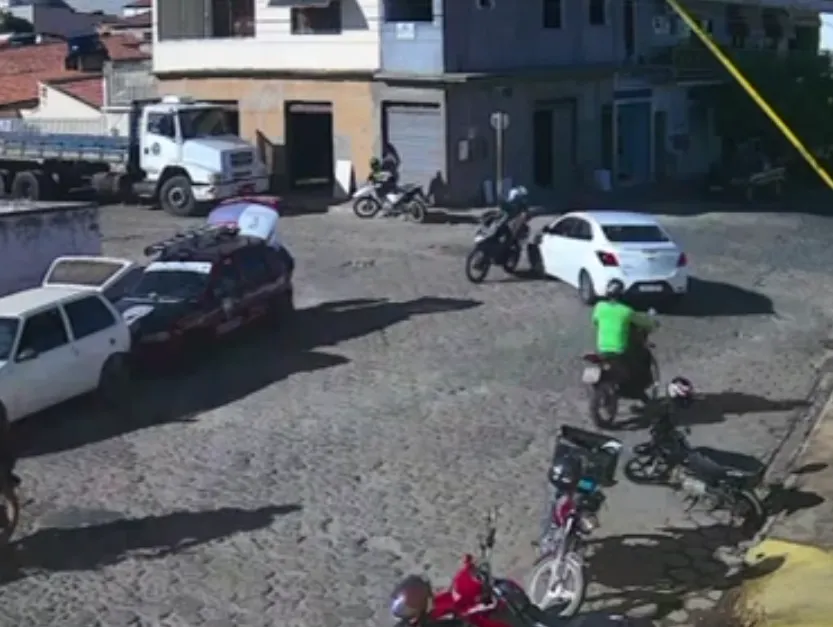 Colisão entre carro e moto deixa criança ferida em Livramento