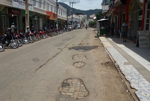 Livramento: Após chuvas asfalto é tomado por buracos