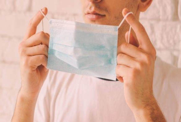 Os erros mais comuns no uso de máscaras para se proteger do coronavírus – e como usar corretamente