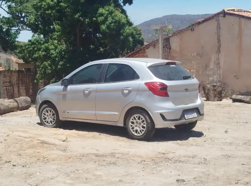 Polícia recupera veículo com restrição de roubo em Rio de Contas