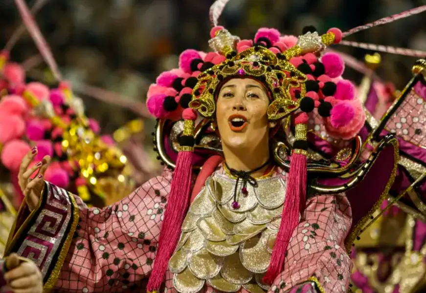 Rosas de Ouro é escola de samba campeã no Carnaval de São Paulo