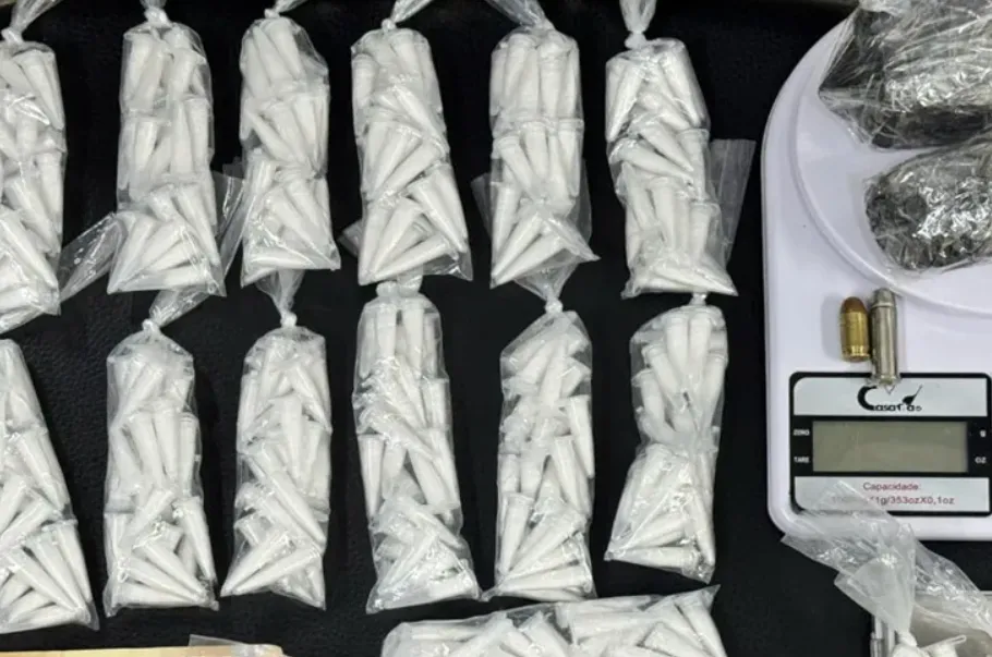 Dupla é presa com drogas e munições durante operação policial em Jequié