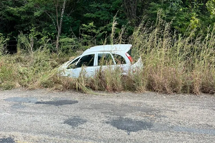 Brita na pista provoca acidentes e morte de idoso na BA-263 em Jacaraci