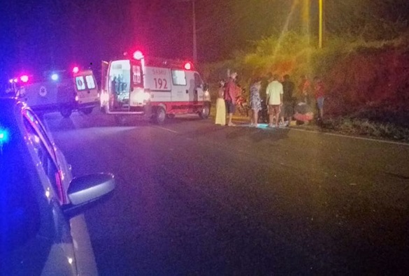 Motocicleta com farol queimado provoca acidente na BA-148 e duas pessoas ficam feridas