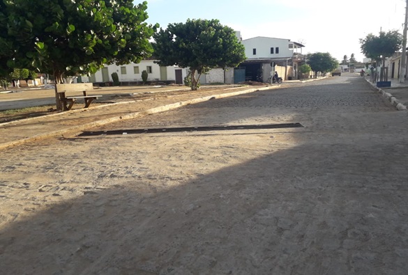 Mau cheiro de bueiro em rua do Bairro Taquari tem incomodado moradores 