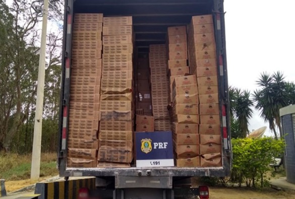 Polícia Rodoviária Federal apreende quase R$ 2 milhões em cigarros contrabandeados