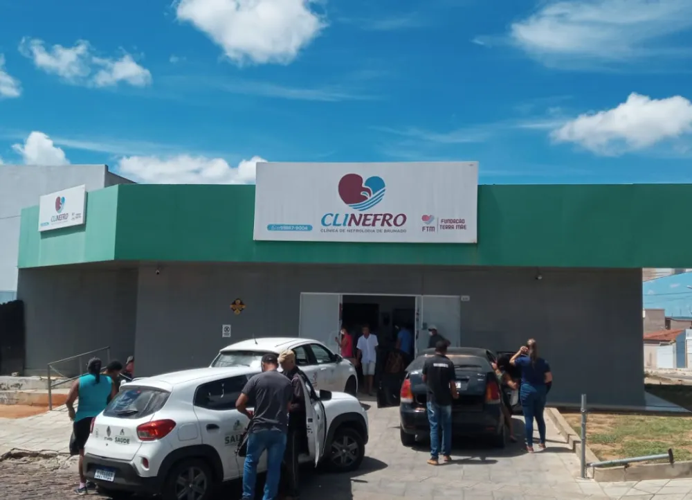 Clínica de hemodiálise em Brumado é alvo de denúncias sobre estrutura, atraso de salários e ausência de nefrologista