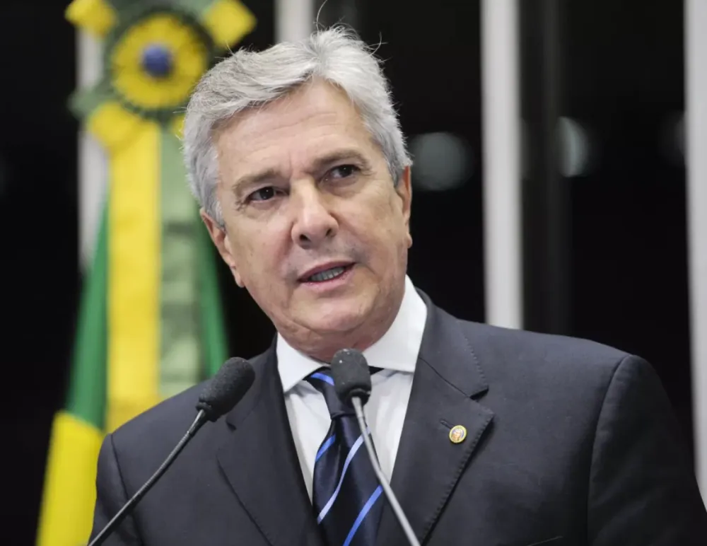 Fernando Collor deixa prisão e cumprirá pena em regime domiciliar