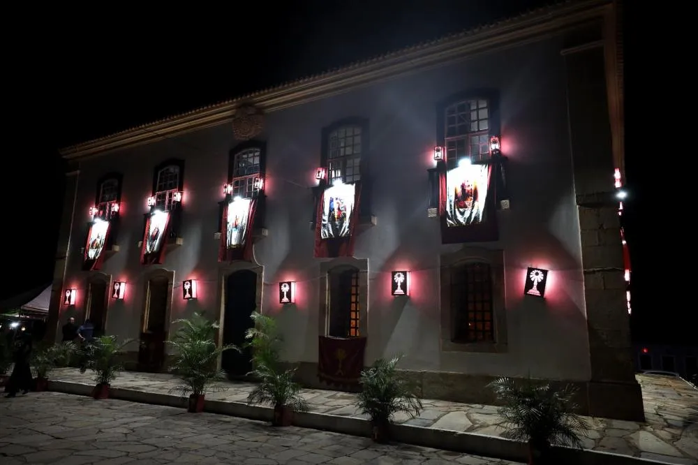 Tradição centenária ilumina Rio de Contas na Noite das Lanternas