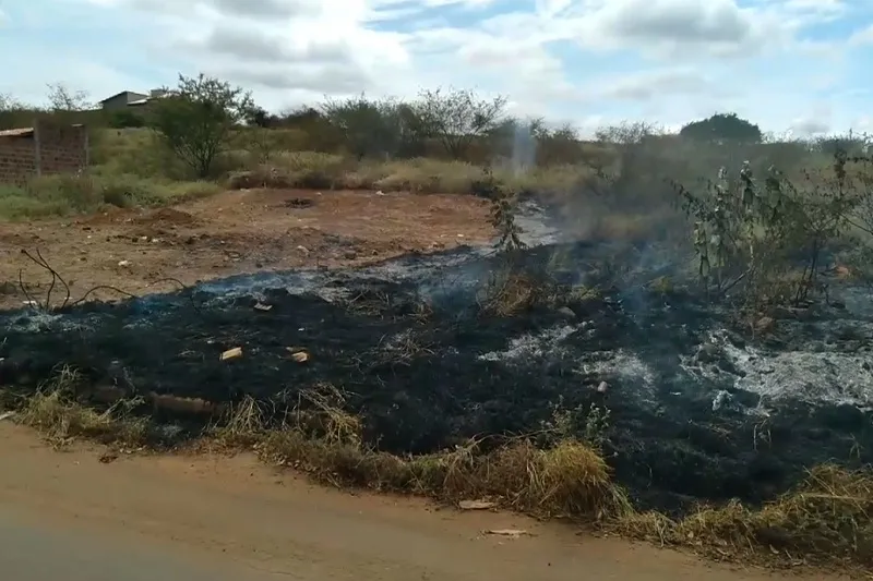 Brumado vivencia problemas com queimadas irregulares 