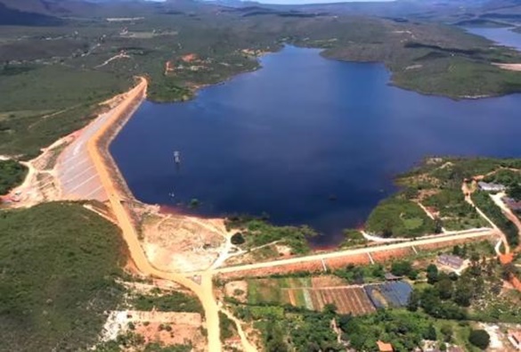 Mulher é denunciada depois de jogar filhotes de cachorro na barragem de Rio de Contas