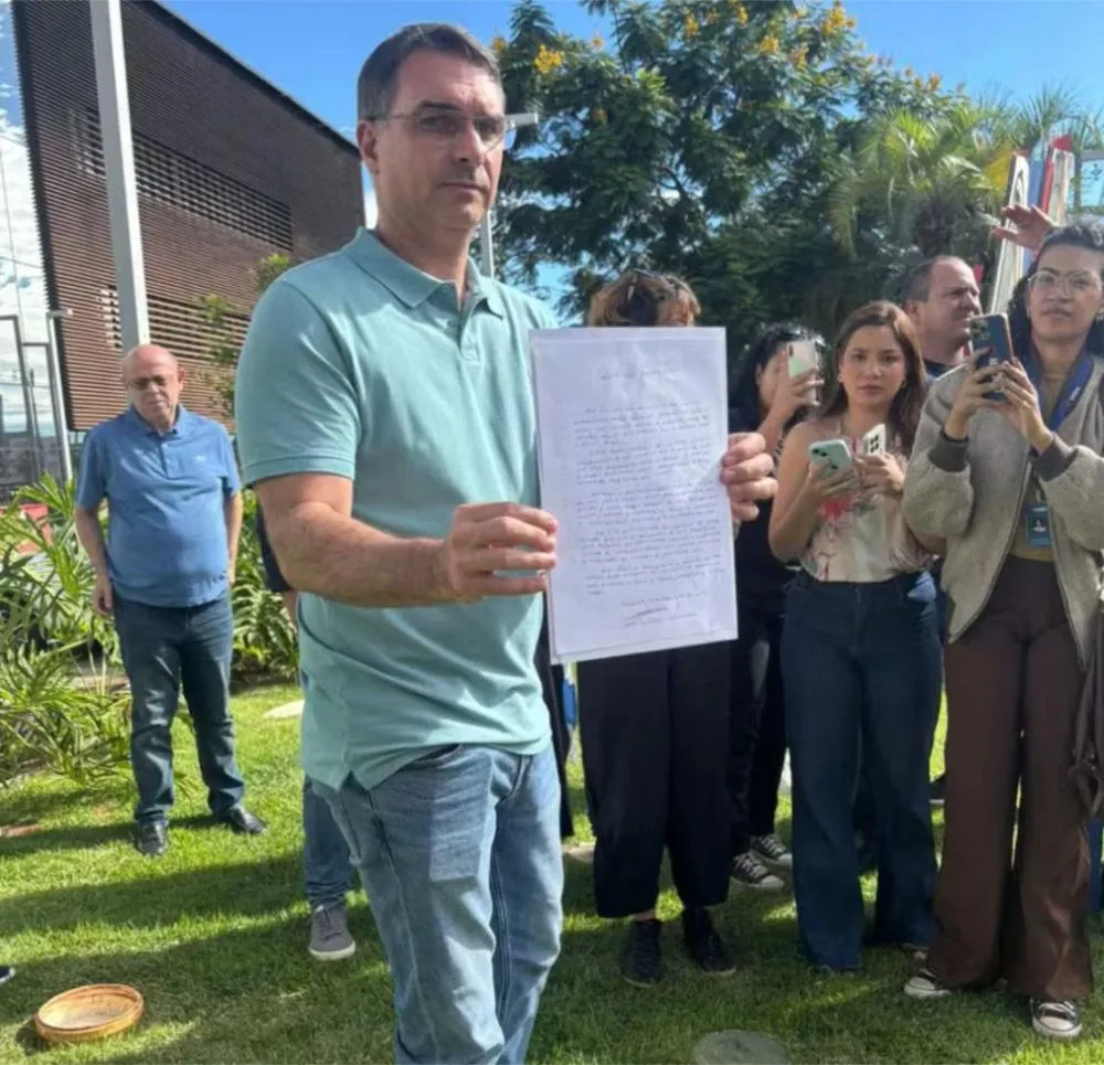 Jair Bolsonaro confirma Flávio como pré-candidato à Presidência