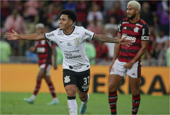 Corinthians derrota Flamengo no Maracanã e se garante na Libertadores