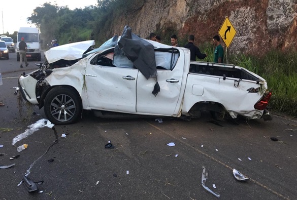 Motorista sai ileso após Hilux capotar na rodovia BA-265 entre Cândido do Sales e Conquista
