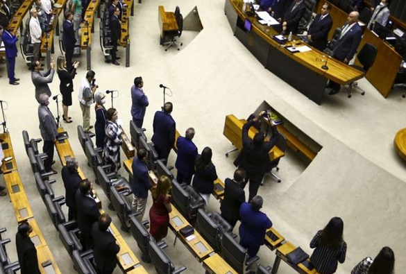 Deputados pretendem votar em projeto que criminaliza o aborto nesta semana
