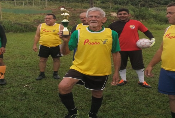 Veterano futebolista de Livramnento impressiona por sua vitatlidadae e faro de gol