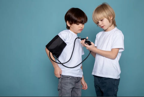 Crianças e adolescentes também podem ter pressão alta; medição deve começar a partir dos 3 anos