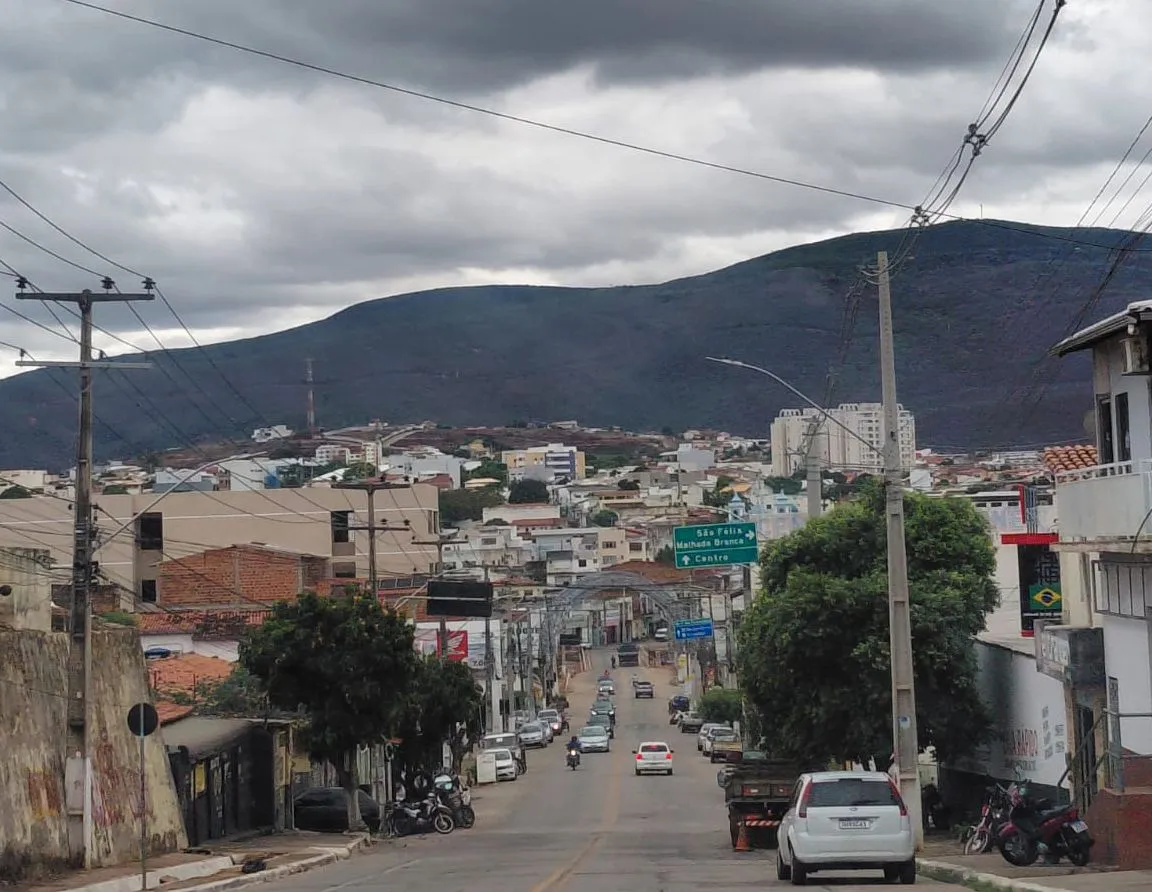Instabilidade no fornecimento de energia gera transtornos e cobrança de providências à Coelba em Brumado