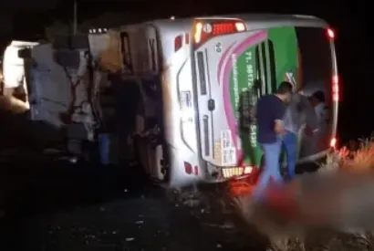 Grave acidente de ônibus deixa mortos e feridos na Bahia