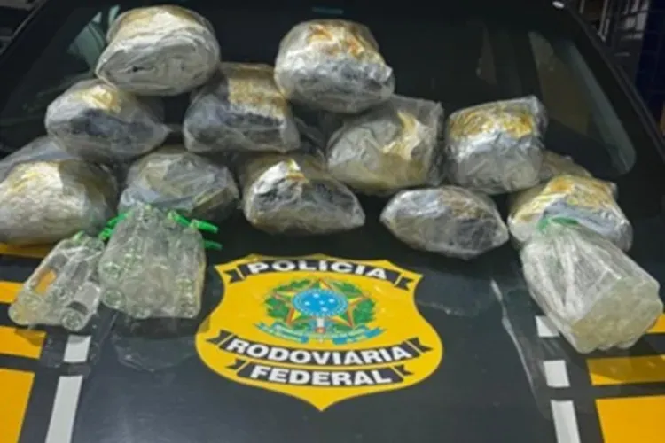 Passageira é presa com quase 9 kg de maconha e lança-perfume em ônibus na BR-116 em Vitória da Conquista