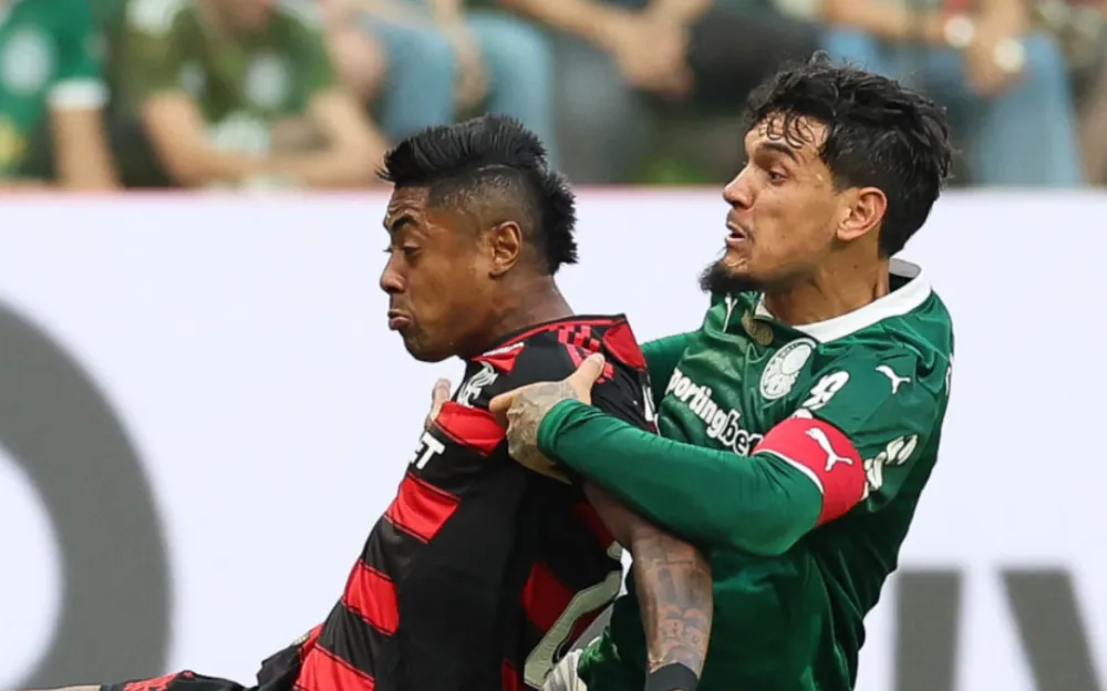 Flamengo vence Palmeiras e esquenta disputa no Brasileirão
