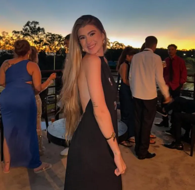 Estudante de jornalismo e estagiária da Record morre em acidente com carro incendiado