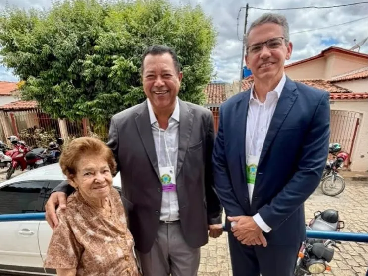Dona Adalgisa de 98 anos fez questão de votar: "É um direito e uma alegria"