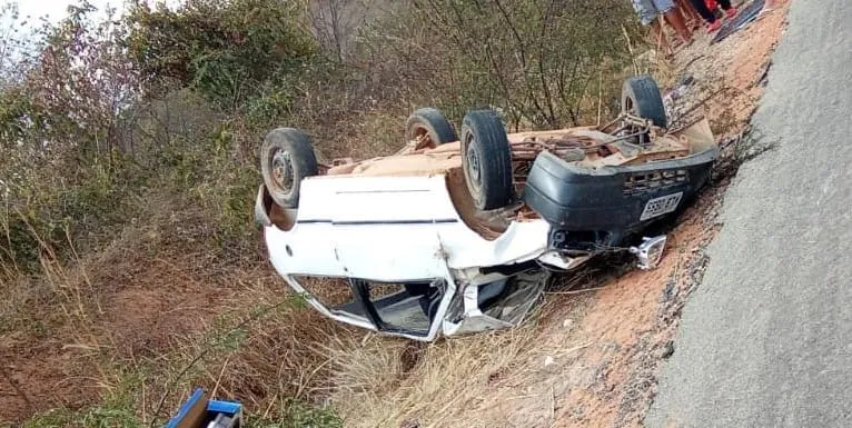 Jovem capota carro e morre em Tanque Novo