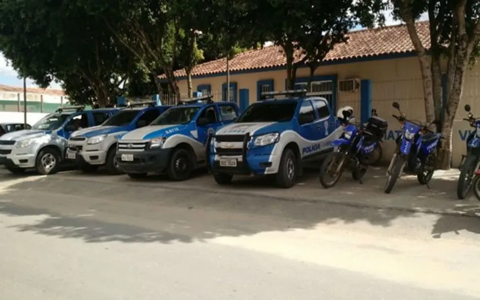 Professor é preso suspeito de estuprar adolescente de 13 anos em escola de Teixeira de Freitas