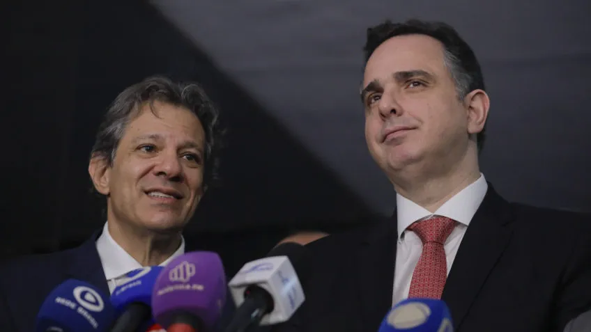 Senado aprova pacote fiscal que limita reajuste do salário mínimo