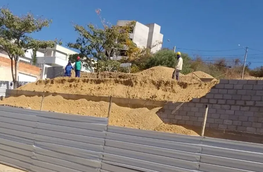 Muro de obra da Conder avaliada em quase R$ 2 milhões desaba em Caetité