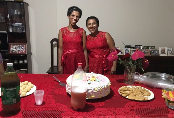 Ouvintes da Rádio 88 FM: Gêmeas Eliane e Eliene comemoram mais um ano de vida! 