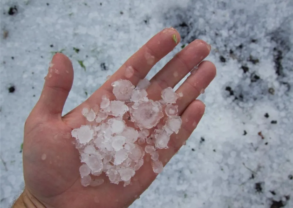 Tempestade e granizo atingem zona rural de Brumado e região