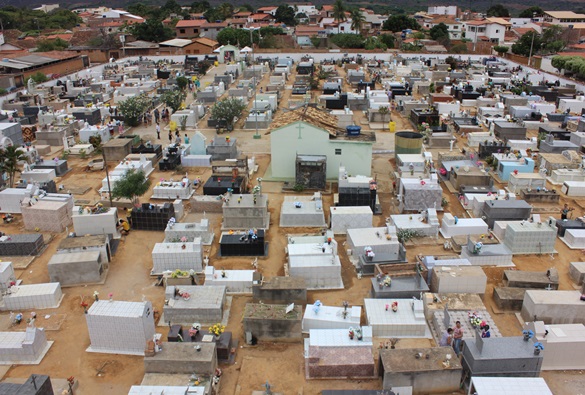 Dia de Finados: População livramentense presta homenagem aos seus entes queridos