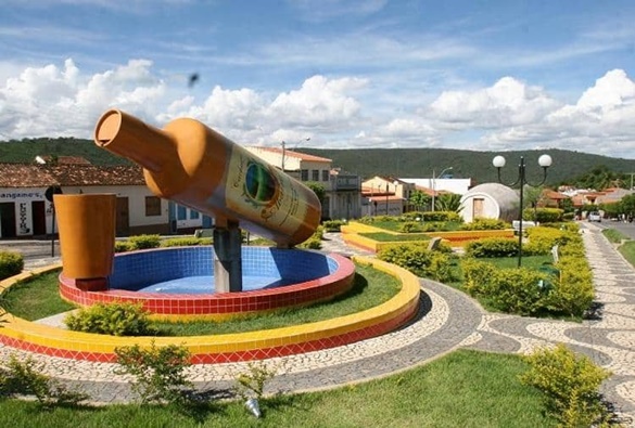 Farra em Abaíra: secretários e até filho de vereadora recebem auxílio emergencial